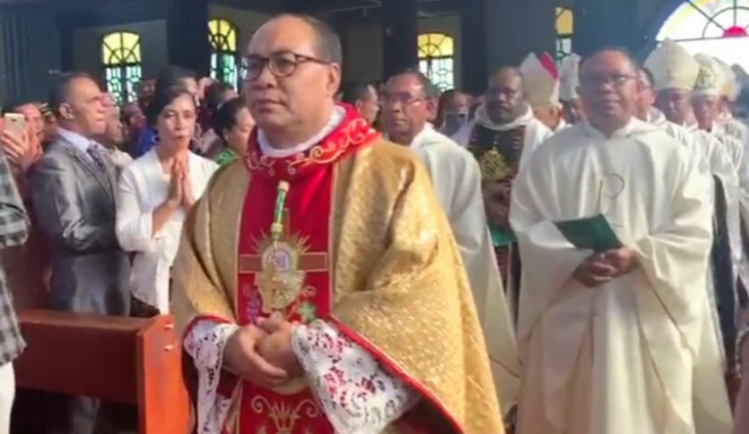 Tahbisan Uskup Ruteng Kental Nuansa Adat  Manggarai  NTT Satu